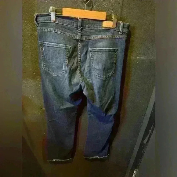 Women’s Halogen Dark Wash Crop Flare Jeans Size 30 - Picture 4 of 6